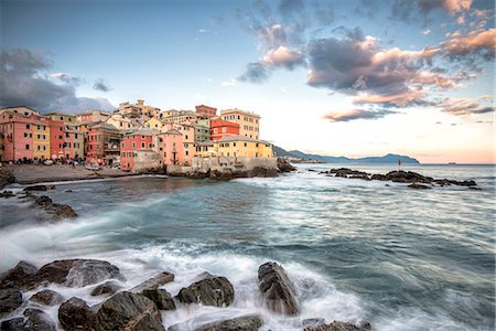 simsearch:879-09128811,k - Sunrise at Boccadasse, Genova, Italy, Europe Photographie de stock - Rights-Managed, Code: 879-09099912
