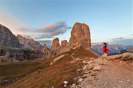 five towers - Dusk on Cinque Torri, Dolomites, Cortina d'Ampezzo, Belluno province, Veneto, Italy Foto de stock - Con derechos protegidos, Código: 879-09100132