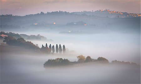 simsearch:879-09100220,k - Sunrise in countryside of Montelupone village, Macerata district, Marches, Italy Fotografie stock - Rights-Managed, Codice: 879-09100220