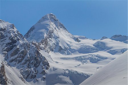 skitour - The summit of Dent d'Herens and glaciers of Swisse Alps near Zermatt, Suisse Stockbilder - Lizenzpflichtiges, Bildnummer: 879-09100334