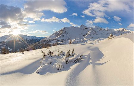 simsearch:879-09100329,k - Winter snowy landscape in Bormio, Valtellina, Italy Fotografie stock - Rights-Managed, Codice: 879-09100330