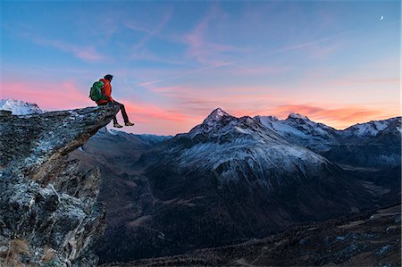 simsearch:879-09100329,k - An hiker on a rock in Viola valley with a panoramic view to the Alps at sunset. Valdidentro, Valtellina, Lombardy, Italy Fotografie stock - Rights-Managed, Codice: 879-09100359