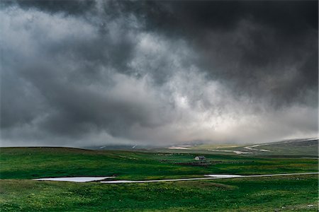 Shepherd's hut before the storm, Campo Imperatore, L'Aquila province, Abruzzo, Italy, Europe Photographie de stock - Rights-Managed, Code: 879-09100416