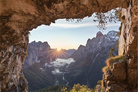 simsearch:879-09129121,k - Italy, Veneto, Belluno, Agordino. Lookout from the legendary San Lucano cave on the valley, Pale dei Balconi, Dolomites Photographie de stock - Rights-Managed, Code: 879-09100476