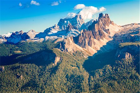 scenic nature - Croda da Lago and mount Pelmo in background, Dolomites, Cortina d Ampezzo, Belluno, Veneto, Italy Stock Photo - Rights-Managed, Code: 879-09100521