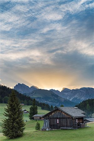 simsearch:6129-09086908,k - Alpe di Siusi/Seiser Alm, Dolomites, South Tyrol, Italy. Sunrise on the Alpe di Siusi Photographie de stock - Rights-Managed, Code: 879-09100610