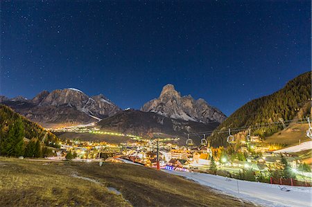 Italy, Trentino Alto Adige, Sudtyrol, province of Bolzano, Corvara village in Badia valley by night Foto de stock - Con derechos protegidos, Código: 879-09100814