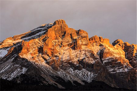 Italy, Trentino Alto Adige, Dolomites, sud Tyrol, Cunturines group at Lavarela peak at sunset Foto de stock - Con derechos protegidos, Código: 879-09100811