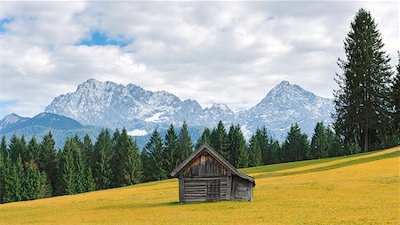 Barn along the road to Garmisch Europe, Germany, Bavaria, Krun, Teensee Photographie de stock - Rights-Managed, Code: 879-09100899