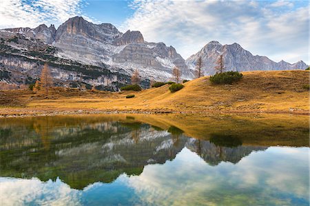 simsearch:879-09021341,k - Alpine lake on the Brenta Dolomites Europe, Italy, Trentino Alto Adige, Trento district, Non valley, Ville d'Anaunia Fotografie stock - Rights-Managed, Codice: 879-09100912