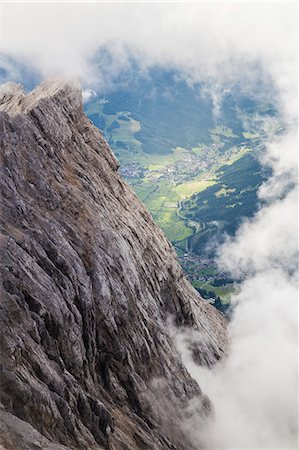 simsearch:879-09100973,k - A view from the top of Zugspitze Glacier. Garmisch Partenkirchen, Bayern Alps, Germany. Foto de stock - Con derechos protegidos, Código: 879-09100971