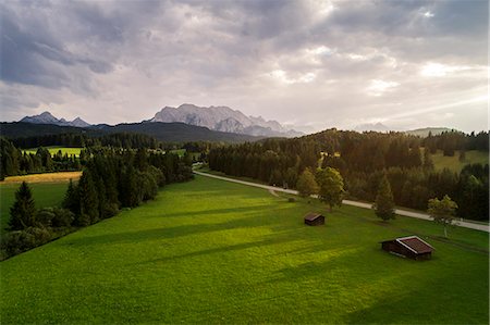 simsearch:879-09100966,k - Aerial view of a Bayern valley near Garmisch Partenkirchen, Bayern Alps, Germany Fotografie stock - Rights-Managed, Codice: 879-09100983