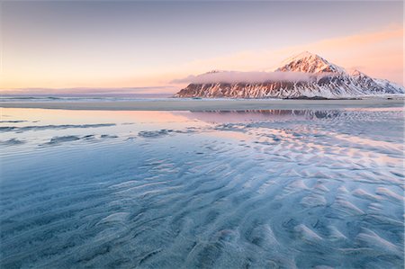 sea and mountains - Skagsanden beach, Lofoten Islands, Norway Photographie de stock - Rights-Managed, Code: 879-09101022