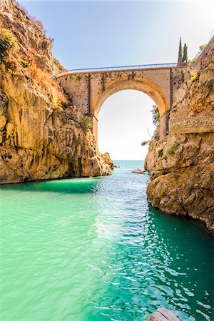 simsearch:879-09128789,k - Fiord of Furore, Furore, Amalfi coast, Salerno, Campania, Italy. The beach and the bridge of Furore Fotografie stock - Rights-Managed, Codice: 879-09128772