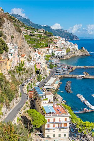 simsearch:879-09033274,k - Amalfi, Amalfi coast, Salerno, Campania, Italy. High angle view of Amalfi Foto de stock - Con derechos protegidos, Código: 879-09128786