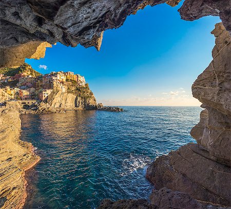 Manarola village with its typical pastel colored houses. Cinque Terre National Park. La Spezia. Liguria. Italy. Europe Photographie de stock - Rights-Managed, Code: 879-09128811