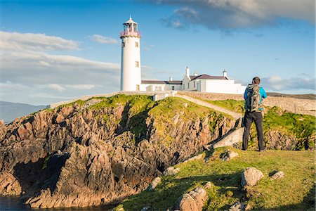 simsearch:879-09033350,k - Fanad Head (Fánaid) lighthouse, County Donegal, Ulster region, Ireland, Europe. A photographer on the field near the Fanad Head lighthouse Fotografie stock - Rights-Managed, Codice: 879-09128827