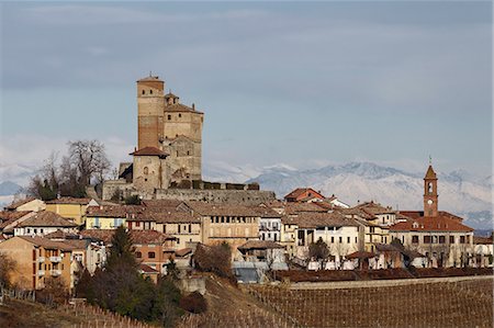 Langhe, Cuneo district, Piedmont, Italy. Barolo wine region, Serralunga d'Alba castle Stock Photo - Rights-Managed, Code: 879-09128852