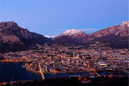 simsearch:879-09032950,k - Night view of Lecco, Lecco province, Lombardy, Italy, Europe Stockbilder - Lizenzpflichtiges, Bildnummer: 879-09128862