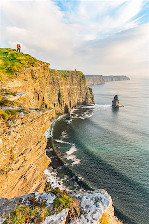 Photographer on the edge of the Cliffs of Moher, Liscannor, Co. Clare, Munster province, Ireland. Photographie de stock - Rights-Managed, Code: 879-09128958