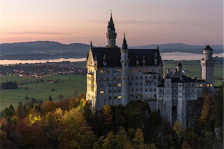 swabia - Neuschwanstein castle at dusk. Schwangau, Schwaben, Bavaria, Germany. Foto de stock - Con derechos protegidos, Código: 879-09128973