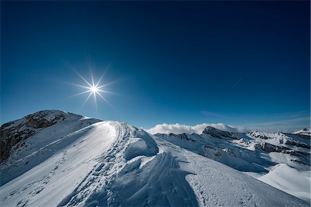 Portella mountain's ridge on winter, Campo Imperatore, L'Aqulia province, Abruzzo, Italy, Europe Foto de stock - Con derechos protegidos, Código: 879-09129039