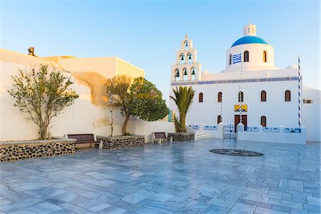 Oia,Santorini,Cyclades,Greece Central square of Oia Photographie de stock - Rights-Managed, Code: 879-09129149