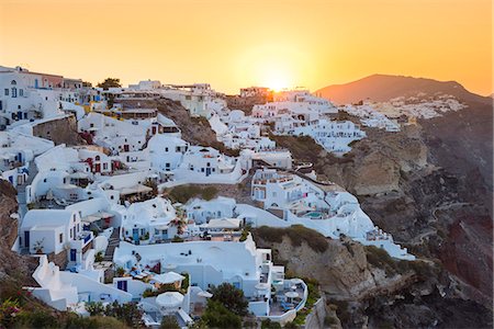 santorini island - Oia,Santorini,Cyclades,Greece View of the city of Oia at dawn Photographie de stock - Rights-Managed, Code: 879-09129142