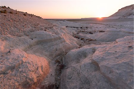 simsearch:879-09129349,k - Rock formations at sunset at Boszhira at Caspian Depression desert, Aktau, Mangystau region, Kazakhstan Photographie de stock - Rights-Managed, Code: 879-09129346