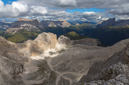 rosengarten - Antermoia valley, Croda del Lago, Sasso di Dona, Lago d'Antermoia, Sassopiatto, Sassolungo, Piz Boè, Punta Grohmann and Marmolada panorama from Catinaccio d'Antermoia summit, Dolomites, Fassa valley, Val di Fassa, Mazzin, Trento Province, Trentino Alto Adige, Italy Foto de stock - Direito Controlado, Número: 879-09188927