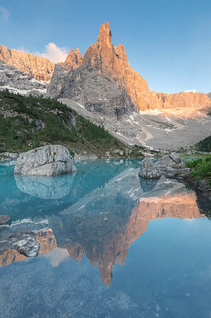 simsearch:879-09191099,k - Sunrise at Lake Sorapiss, Sorapiss Lake, Dolomites, Veneto, Italy Stock Photo - Rights-Managed, Code: 879-09188997