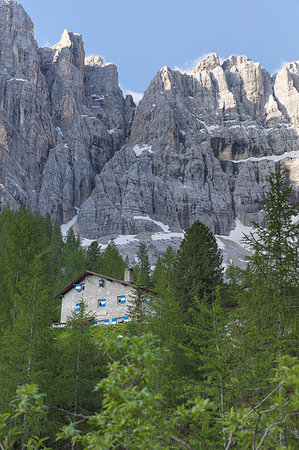 View of Refuge Vandelli, Dolomites, Veneto, Italy Photographie de stock - Rights-Managed, Code: 879-09189002