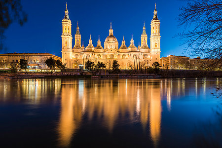 Cathedral of Our Lady of the Pillar at dusk. Zaragoza, Aragon, Spain, Europe Fotografie stock - Rights-Managed, Codice: 879-09189070