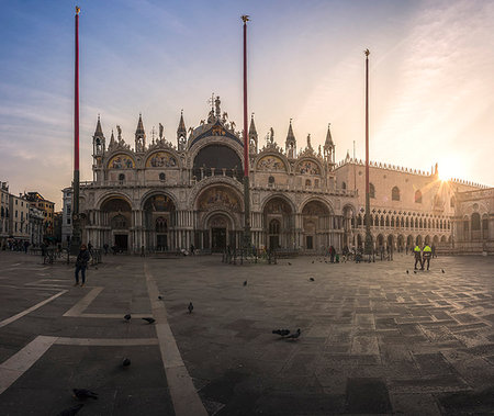 simsearch:879-09189230,k - Venice, Veneto, Italy. View over St Mark's Basilica and Doge's Palace. Fotografie stock - Rights-Managed, Codice: 879-09189238