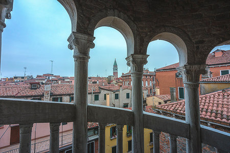 simsearch:879-09189535,k - View from the summit of Contarini Dal Bovolo Stairway, Venice, Veneto, Italy Foto de stock - Direito Controlado, Número: 879-09189240