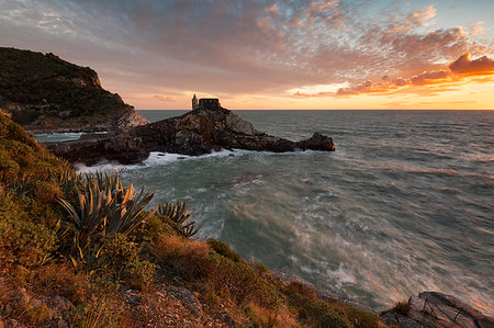 San Pietro Church at sunset, municipality of Portovenere, La Spezia province, Liguria, Italy, Europe Photographie de stock - Rights-Managed, Code: 879-09189278