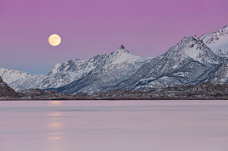 full moon on Austnesfjorden, municipality of Vagan, Lofoten Island, Norway, Europe Photographie de stock - Rights-Managed, Code: 879-09189302