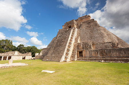 Pyramid of the Magician, Uxmal archeological site, Yucatan, Mexico. Photographie de stock - Rights-Managed, Code: 879-09189453