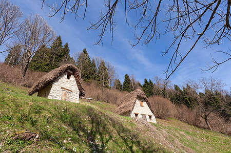 The venetian typical rural buildings called "fojaroi", Chiesa Nuova, Seren Valley, Seren del Grappa, Belluno province, Veneto, Italy. Stockbilder - Lizenzpflichtiges, Bildnummer: 879-09189462