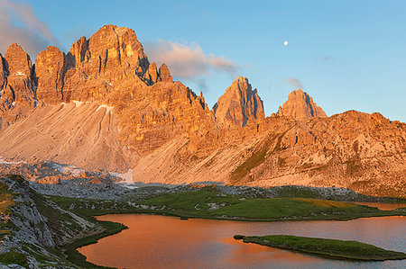 Dawn at Piani Lakes with Paterno Mount, Dolomites, Dobbiaco, South Tyrol, Bolzano, Italy Foto de stock - Direito Controlado, Número: 879-09189485