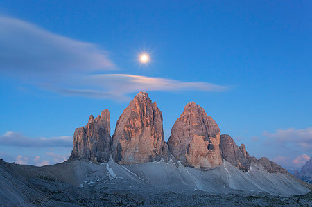 Full moon on Tre Cime di Lavaredo, Dolomites, Dobbiaco, South Tyrol, Bolzano, Italy Photographie de stock - Rights-Managed, Code: 879-09189489