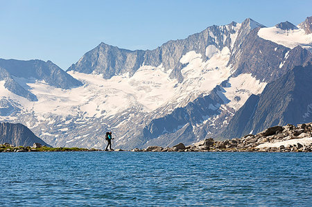 simsearch:879-09033095,k - A hiker at Lake Friesenberg with Hoher Weißzint and Hochfeiler on the background, Zillertal Alps, Tyrol, Schwaz district, Austria. Fotografie stock - Rights-Managed, Codice: 879-09189508