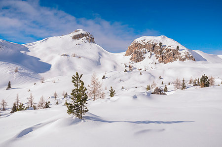 simsearch:879-09129132,k - The snowy fields of Passo Valparola, Belluno, Veneto, Italy, Europe Foto de stock - Con derechos protegidos, Código: 879-09189538