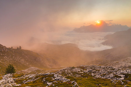 The sun rises in Cortina d'Ampezzo hidden by the morning fog, Belluno district, Veneto, Italy Stockbilder - Lizenzpflichtiges, Bildnummer: 879-09189738