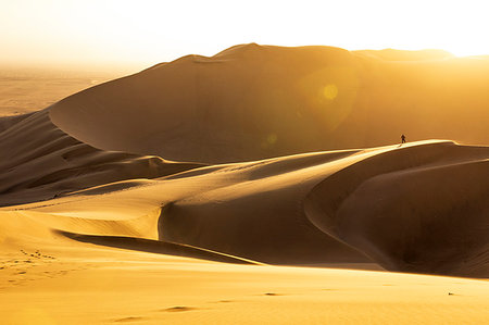 sommet (montagne) - Sunset in the desert enchants a lone viewer,Walvis Bay,Namibia,Africa Photographie de stock - Rights-Managed, Code: 879-09189745