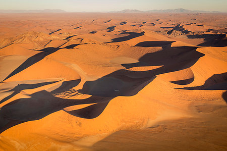 simsearch:873-06440544,k - Aerial view of the sand dunes of Sossusvlei at sunset,Namib Naukluft national park,Namibia,Africa Photographie de stock - Rights-Managed, Code: 879-09189799