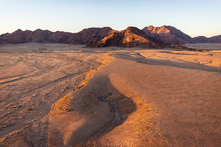 simsearch:879-09189814,k - Aerial view of Sossusvlei desert at sunset,Namib Naukluft national park,Namibia,Africa Photographie de stock - Rights-Managed, Code: 879-09189805