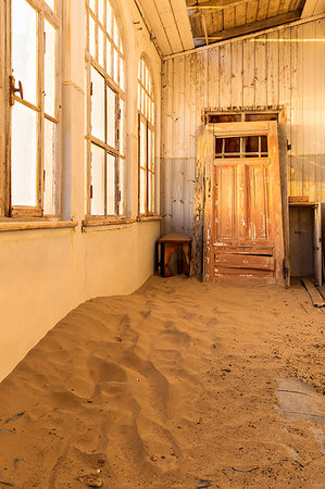 The inside of an abandoned building, Kolmanskop,Luderitz,Namibia,Africa Photographie de stock - Rights-Managed, Code: 879-09189816