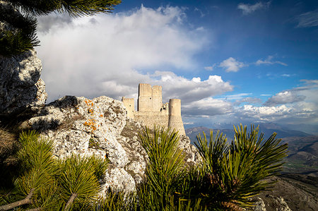 Rocca Calasio, Calascio village, L'Aquila district, Abruzzo, Italy Photographie de stock - Rights-Managed, Code: 879-09189854