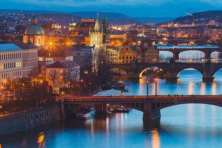 simsearch:879-09191246,k - Vltava River with the bridges, Charles Bridge and the Old Town Bridge Tower, Prague, Bohemia, Czech Republic Foto de stock - Con derechos protegidos, Código: 879-09189929